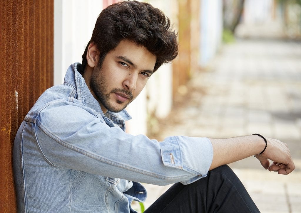 Indonesia struck by Tsunami, TV actors offer condolences