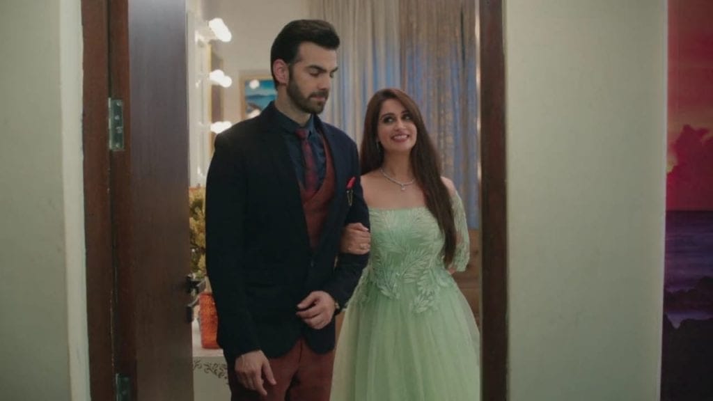Preview| Kahaan Hum Kahaan Tum 12th September 2019 Written Update: Rohit gives body heat to Sonakshi to save her life!