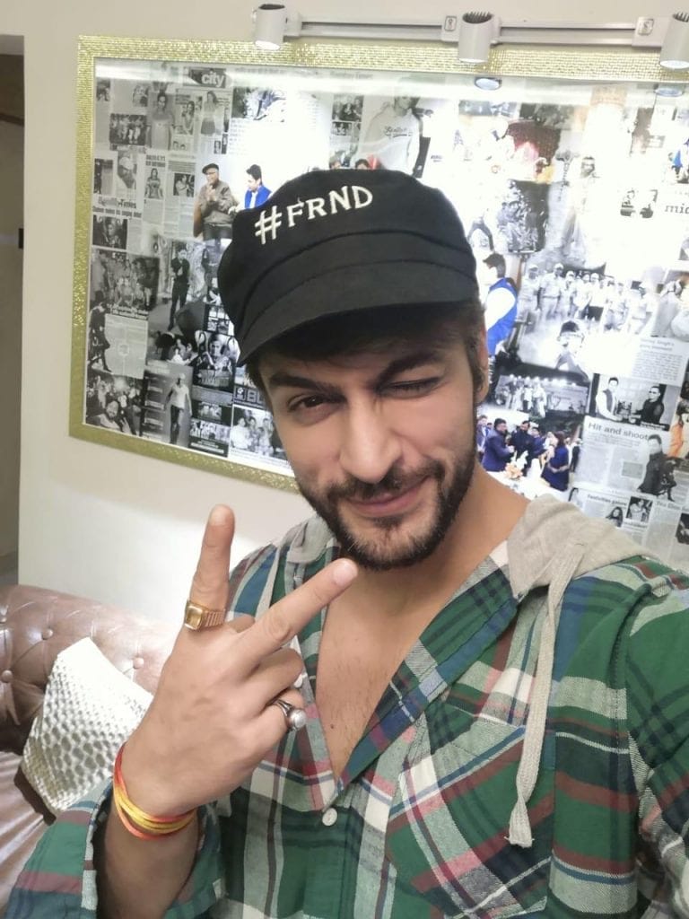 Nakuul Mehta, Akshay Mhatre, Shaleen Bhanot, Karan V Grover Sheen Das sport the ”Friend” cap from Maine Pyar Kiya to promote Rajshri’s Hum Chaar