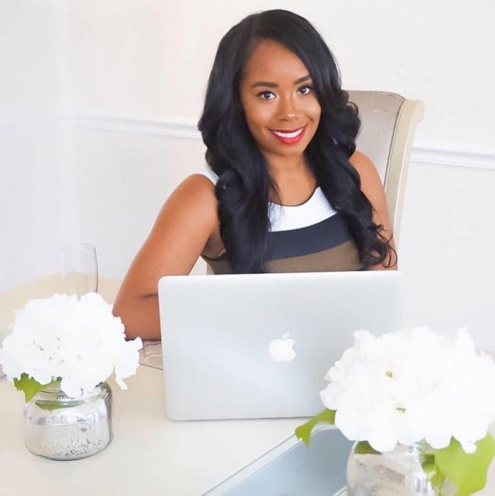 Author Ronnessa Brown helps thousands of women leverage what they love &#038; build brands on social media.