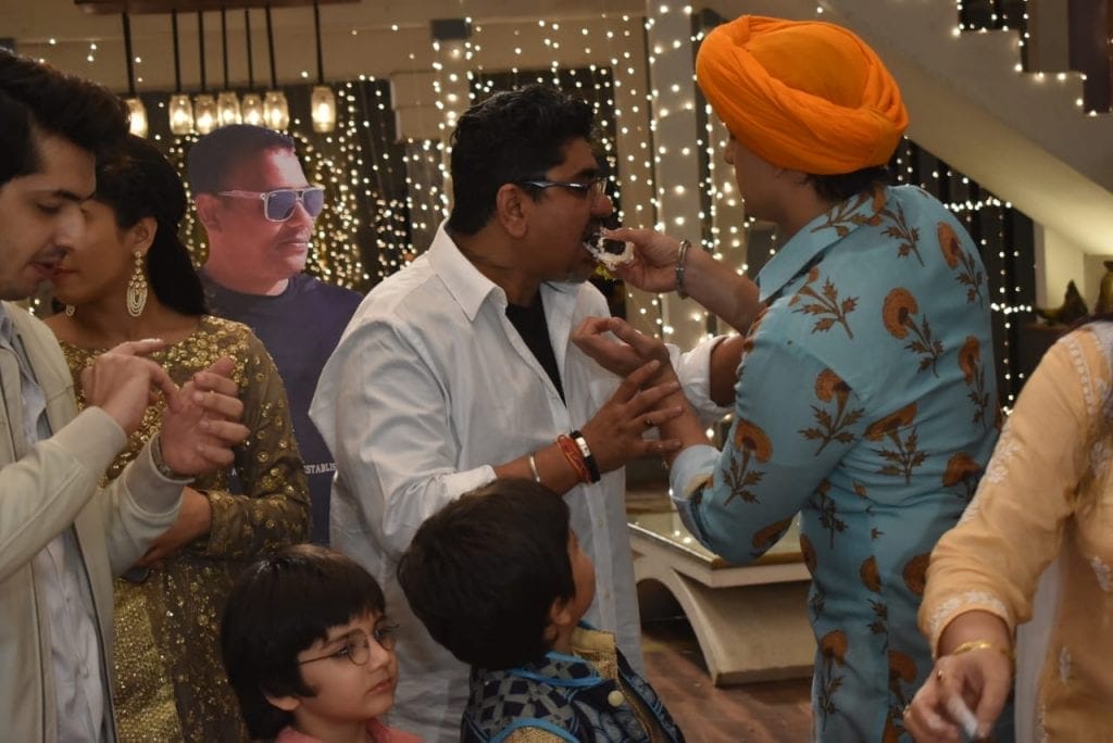Mohsin Khan’s birthday celebration on Rajan Shahi’s set!