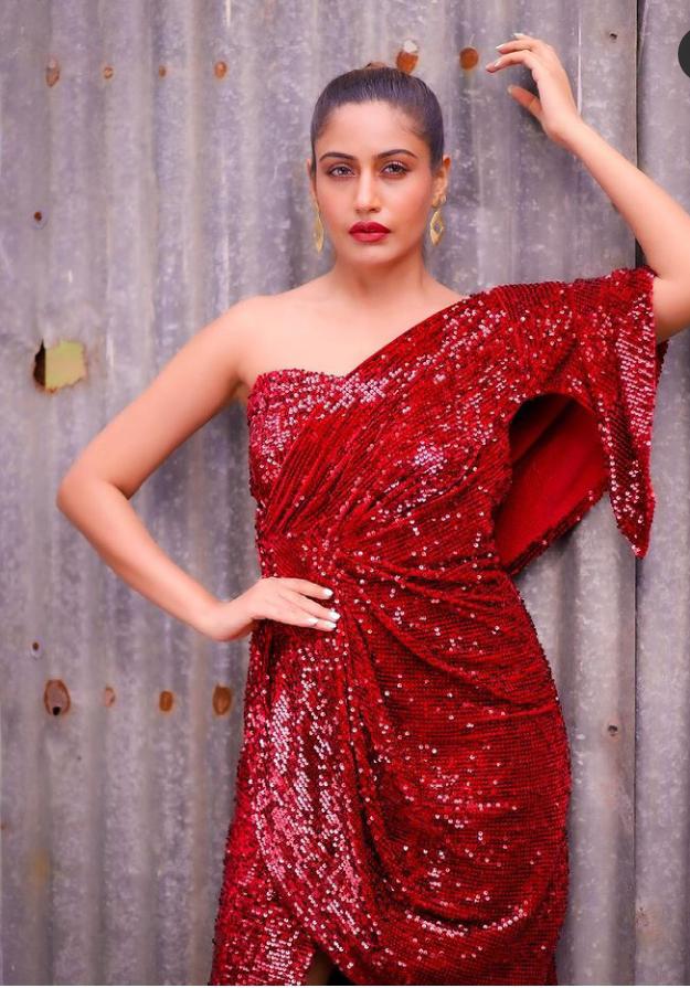 Surbhi Chandna is looking ‘hot’ in red sequined dress!