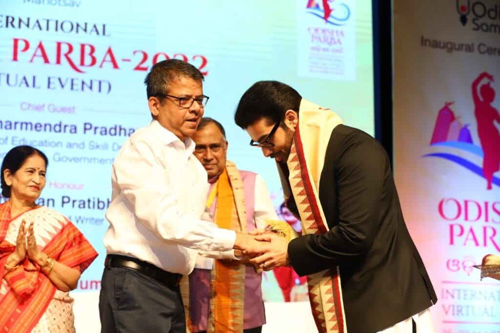 Sharad Malhotra honoured for his portrayal of Buxi Jagabandhu at the International Odisha Parba&nbsp;