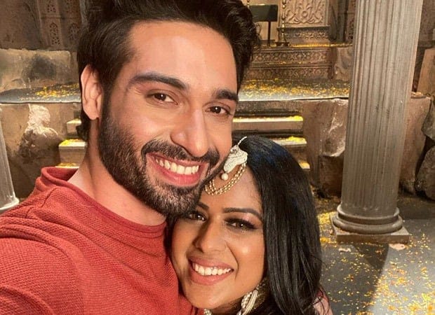 Choose your favorite Naagin couple!