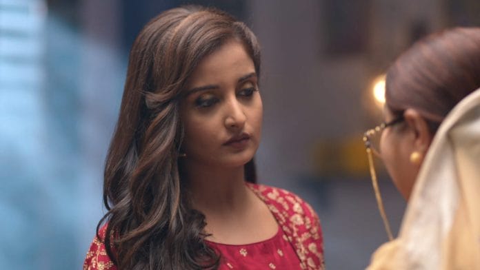 ‘Pyar Ka Pehla Naam Radha Mohan’: Mohan wants to know if Radha loves him.