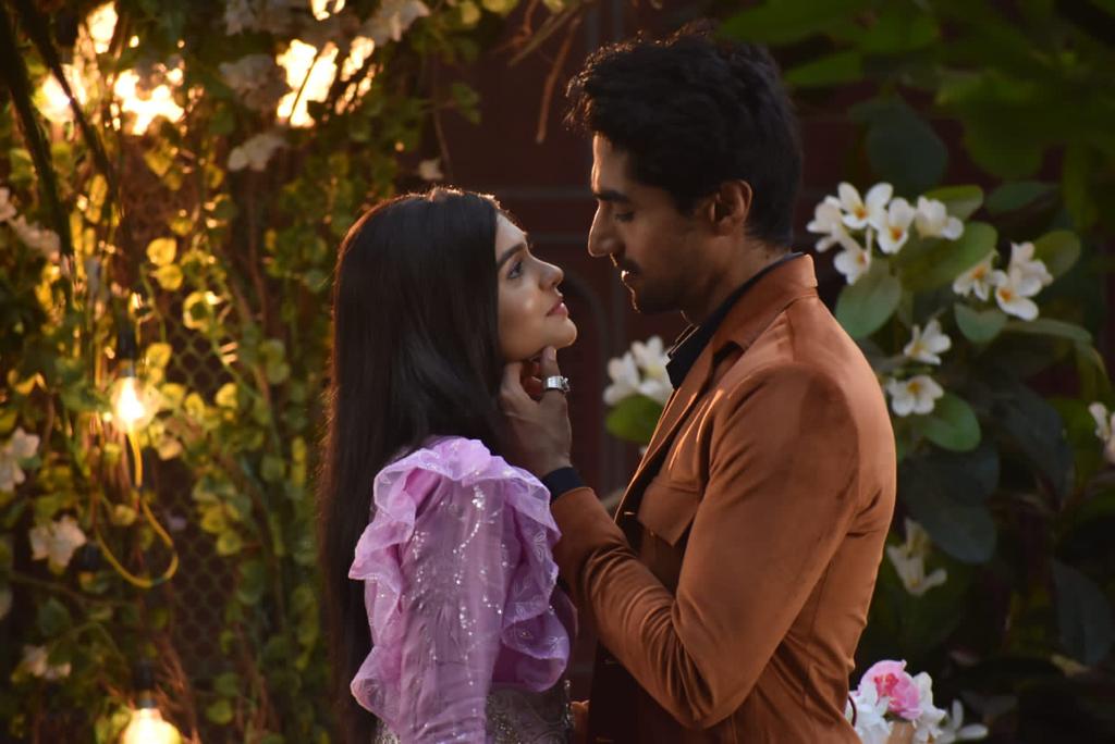 Abhimanyu to take a promise from Akshara: Yeh Rishta Kya Kehlata Hai - Tellyexpress Abhimanyu to take a promise from Akshara: Yeh Rishta Kya Kehlata Hai - Tellyexpress