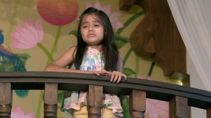 ‘Pyar Ka Pehla Naam Radha Mohan’: Radha brings Mohan back home.