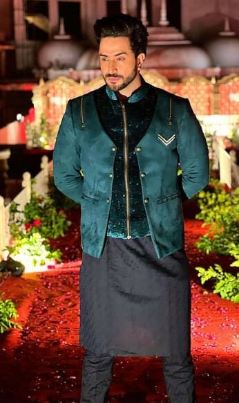 Top 5 actors who rocks ethnic!