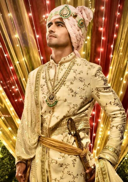 Top 5 actors who rocks ethnic!
