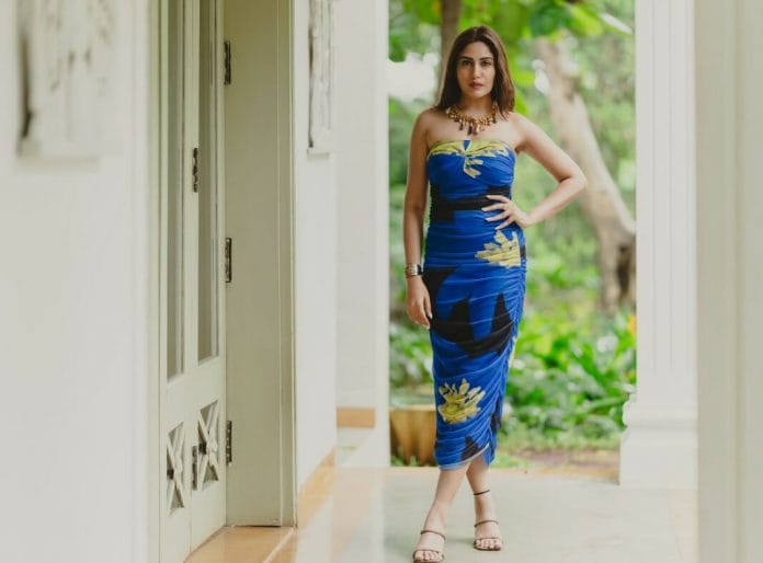 Fashionable Friday| Surbhi Chandna&#8217;s blue bodycon dress is hot.