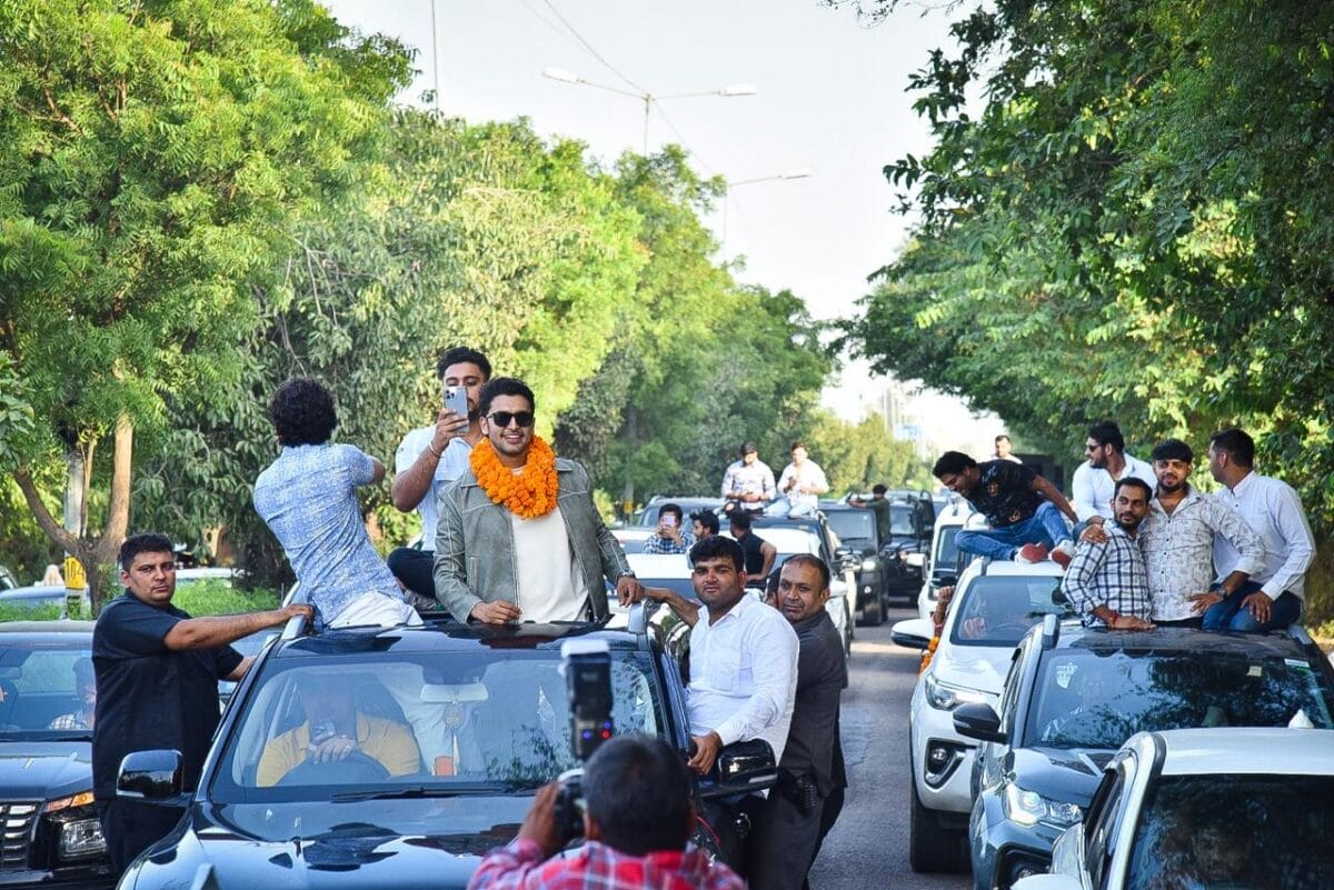 Actor Navneet Malik Receives a Grand Welcome as He Visits His Hometown in Haryana