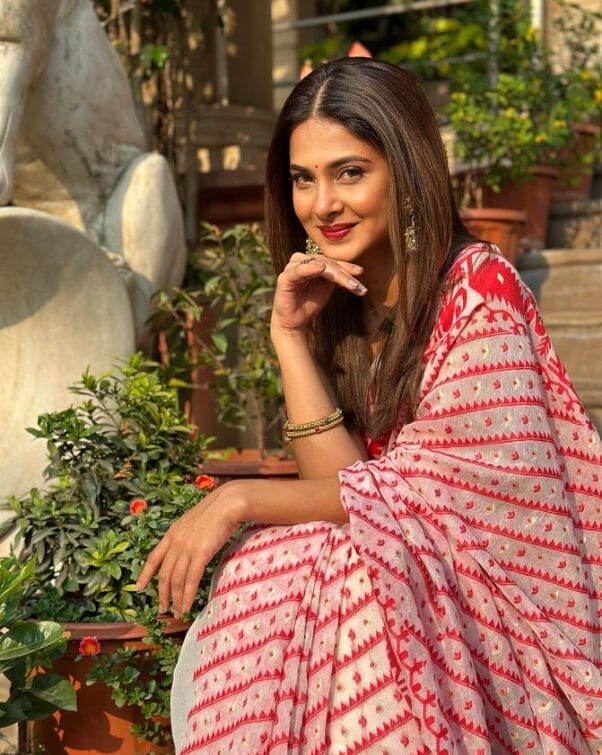 Jennifer Winget’s desi look is stunning!