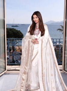 “Sindoor at Cannes: Aishwarya’s Subtle Nod to Domestic Harmony and Operation Sindoor” “Sindoor at Cannes: Aishwarya’s Subtle Nod to Domestic Harmony and Operation Sindoor”