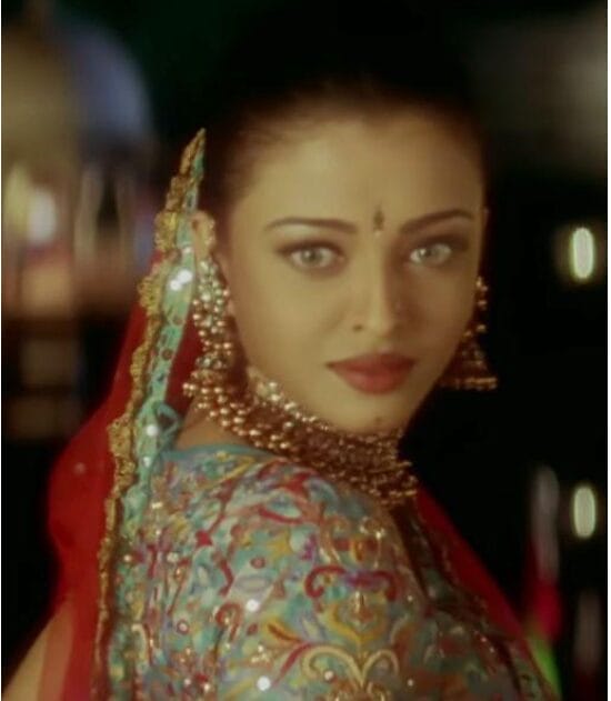 From Alia, Deepika to Akanksha— 5 Bollywood Beauties who absolutely mesmerised us with their Garba moves.