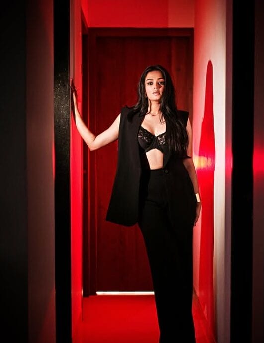 Samiksha Jaiswal’s Unseen Glam Looks Are Unmissable!