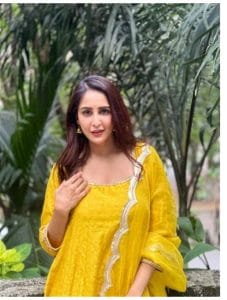 Bollywood Actress Chahatt Khanna opens up on embracing Ayurveda and bringing massive lifestyle changes, breaks silence on how it played a crucial role in her road towards recovery from illness!