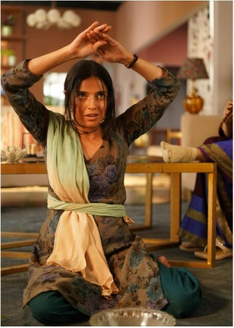 Divya Khossla Ignites the Mystery Behind her Character, Displays Versatility by Transforming for a Layered Role