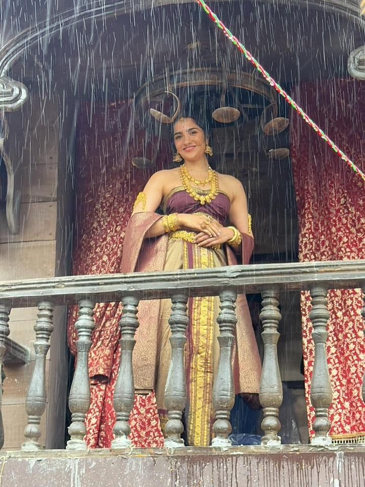 Rukmini Vasanth Marks 3 Million Followers with Unseen “Turning into Kanakavathi” Moments from Kantara Chapter 1