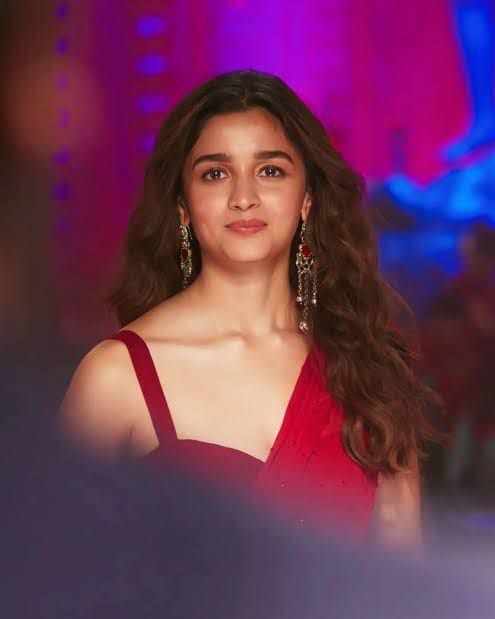 Janhvi Kapoor to Ahsaas Channa: 5 Actresses Who Set the Screens on Fire in Red Sarees